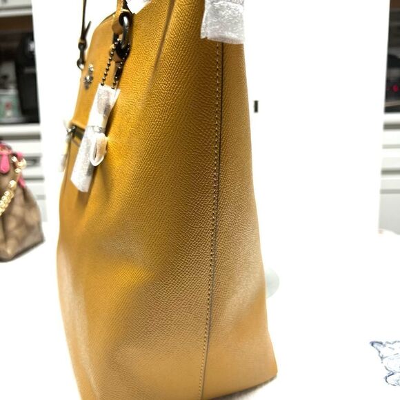 🔥🎁NWT! Coach Gallery Tote Handbag Crossgrain Leather Yellow Msrp:$328.00e - Picture 5 of 11